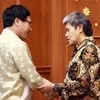 Hoàng tử Brunei đón Bộ trưởng Ngoại giao VN Phạm Bình Minh tới dự Hội nghị Ngoại trưởng ASEAN ở Bandar Seri Begawan ngày 29/6. (Nguồn: THX/TTXVN)
