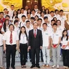 Phó Thủ tướng Nguyễn Thiện Nhân với các đại biểu. (Ảnh: Dương Giang/TTXVN)