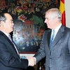 Phó Thủ tướng Nguyễn Thiện Nhân tiếp Hoàng tử Anh Andrew, Công tước xứ York sang thăm Việt Nam. (Ảnh: Phương Hoa/TTXVN)