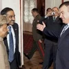 Bộ trưởng Quốc phòng Ấn Độ A.K. Antony và người đồng cấp Anatoly Serdyukov tai một cuộc họp về hợp tác kỹ thuật quân sự tại Mátxcơva. (Ảnh: PTI)