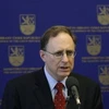 Thứ trưởng Quốc phòng Mỹ Alexander Vershbow trả lời câu hỏi của giới truyền thông trong cuộc họp báo ở Prague ngày 6/11. (Ảnh: AP)
