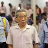 Kaing Guek Eav (giữa) tại phiên tòa ở Phnom Penh. (Ảnh: AFP/TTXVN)
