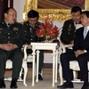 Bộ trưởng Quốc phòng Trung Quốc Lương Quang Liệt hội đàm với Thủ tướng Thái Lan Abhisit Vejjajiva ở Bangkok ngày 2/12. (Ảnh: Reuters)