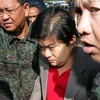 Zaldy Ampatuan, Thị trưởng Khu tự trị Hồi giáo Mindanao bị hồ tống về sở cảnh sát. (Ảnh: AP)