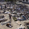 Hàng nghìn thi thể nạn nhân được tìm thấy sau động đất, tại một bệnh viện ở Port-au-Prince, ngày 14/1. (Ảnh: AFP/TTXVN)