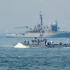 Tàu cứu hộ Hàn Quốc tìm kiếm nạn nhân vụ đắm tàu ở ngoài khơi đảo Baengnyeong ngày 29/3. (Ảnh: AFP/TTXVN)