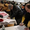Người dân Mỹ tìm việc làm tại hội chợ việc làm ở New York. (Ảnh: AFP/TTXVN) 
