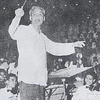 Bác Hồ chỉ huy dàn nhạc hợp xướng chào mừng Đại hội đại biểu toàn quốc lần thứ 3 của Đảng năm 1960 tại vườn Bách Thảo Hà Nội. (Nguồn: Internet)