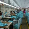 Công nhân nước ngoài đang làm việc tại nhà máy dệt may Golden Vertex thuộc bang Johore, Malaysia. (Nguồn: Internet)