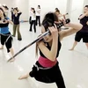 Nhiều phụ nữ Nhật Bản đã giảm được đáng kể trọng lượng dư thừa bằng cách luyện kiếm samurai. (Nguồn: TT&VH)
