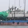 Trục vớt phần đuôi tàu PCC-772 Cheonan. (Nguồn: AFP/TTXVN)