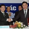 Đại diện công ty Sacomreal và Dragon Capital ký hợp tác đầu tư ngày 29/6. (Nguồn: Internet)