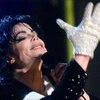 Michael Jackson và chiếc găng tay đính pha lê. (Nguồn: Internet)