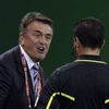 Huấn luyện viên Serbia quở trách trọng tài trận đấu giữa Serbia và Australia. (Nguồn: AP)