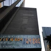 Đồng hồ điện tử thông báo khoản nợ của Mỹ tại New York ngày 13 tháng trước. (Nguồn: AFP/TTXVN)