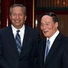 Phó Thủ tướng Trung Quốc Vương Kỳ Sơn (phải) gặp gỡ Chủ tịch Hội đồng kinh tế quốc gia Mỹ Larry Summers ngày 7/9. (Nguồn: THX/TTXVN)