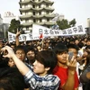 Biểu tình chống Nhật ở Trịnh Châu, thủ phủ tỉnh Hà Nam, Trung Quốc ngày 16/10. (Nguồn: Getty Images) 