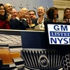 Các nhà lãnh đạo GM vui mừng sau khi các cổ phiếu của GM niêm yết trở lại tại thị trường chứng khoán New York ngày 18/11. (Nguồn: AFP/TTXVN)