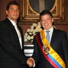 Tổng thống Colombia Juan Manuel Santos (bên phải) và người đồng nhiệm Ecuador Rafael Correa trong một cuộc gặp gỡ song phương hồi tháng Tám. (Nguồn: AP) 
