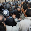 Đụng độ giữa người biểu tình với lực lượng an ninh Tunisia ngày 27/12. (Nguồn: Getty Images)