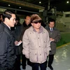 Ông Kim Jong-Il thăm nhà máy sản xuất máy móc Huichon Ryonha tại tỉnh Chagang tháng 12/2010. (Nguồn: AFP/TTXVN) 