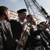 Các cảnh sát biểu tình bên ngoài Bộ Nội vụ ở Cairo đòi tăng lương ngày 13/2. (Nguồn: AFP/TTXVN)