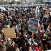 Những người tham gia biểu tình ở Tripoli, Libya ngày 16/2. (Nguồn: THX/TTXVN)
