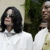 Michael Jackson và người anh trai Jermaine Jackson. (Nguồn: Internet)