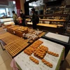 Một cửa hàng bán bánh tại thành phố Morioka thuộc quận Iwate, miền đông bắc Nhật Bản. (Nguồn: AFP/TTXVN)