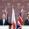 Ngoại trưởng Anh William Hague và người đồng cấp Nhật Bản Takeaki Matsumoto trong buổi họp báo ở London, Anh ngày 3/5. (Nguồn: Reuters)