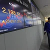 Bảng theo dõi chỉ số Kospi tại Ngân hàng Hàn Quốc. (Nguồn: Reuters) 