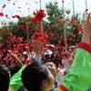 Khách du lịch trong lễ hội hoa hồng tại Côn Minh, thủ phủ tỉnh Vân Nam, Trung Quốc. Ảnh minh họa. (Nguồn: THX/TTXVN)