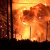 Khói lửa bốc lên từ vụ nổ. (Nguồn: AFP/TTXVN)