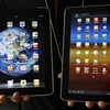 Galaxy Tab 10.1 (bên phải) và iPad. (Nguồn: Reuters) 