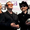 Bono (kính đỏ) cùng các thành viên trong nhóm U2. (Nguồn: Getty Image)