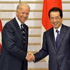Thủ tướng Nhật Bản Naoto Kan tiếp đón Phó Tổng thống Mỹ Joe Biden tại Tokyo. (Nguồn: AFP/ TTXVN)