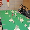 Phó Tổng thống Mỹ Joe Biden (trái) trong buổi hội đàm với Thủ tướng Nhật Bản Naoto Kan (thứ ba, phải) tại Tokyo. (Nguồn: AFP/TTXVN) 