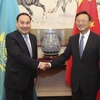 Ngoại trưởng Trung Quốc Dương Khiết Trì (phải) đã có cuộc gặp với Ngoại trưởng Kazakhstan Yerzhan Kazykhanov đang ở thăm Trung Quốc. (Nguồn: THX/TTXVN)