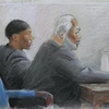Abdulmutallab (trái) ngồi cạnh luật sư bào chữa trong phiên tòa ở Detroit ngày 4/10. (Nguồn: AP) 