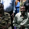 Joseph Kony, lãnh đạo của LRA (bên phải). (Nguồn: Reuters)