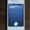 Màn hình iPhone 4S hiện câu trả lời của Siri khi nghe Janathan tỏ tình. (Ảnh chụp từ video)