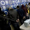 Cảnh sát Mexico bắt giữ tội phạm buôn lậu ma túy hồi tháng 12/2011. (Nguồn: THX/TTXVN) 
