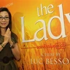 Dương Tử Quỳnh đứng cạnh poster bộ phim ở Bangkok, Thái Lan ngày 1/2. (Nguồn: AP)
