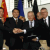 Lễ ký kết hợp tác giữa đại diện của Daimler và Beiqi Foton Motor Co. (Nguồn: Internet)