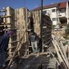 Công nhân xây dựng Palestine thi công nhà mới tại khu định cư Do Thái Shilo ngày 22/2. (Nguồn: AFP/TTXVN)