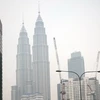 Khói mù bao phủ Tháp đôi Patronas tại Kuala Lumpur ngày 15/6. (Nguồn: Getty)