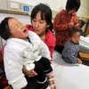 Một em bé bị nghi nhiễm virus viêm gan C tại bệnh viện trường Đại học Y An Huy ở Hợp Phì, Trung Quốc. (Nguồn: THX/TTXVN)