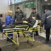 Chuyển một người bị thương trong vụ đánh bom, hồi tháng 1/2011, ra khỏi sân bay Domodedovo. (Nguồn: AFP/TTXVN)