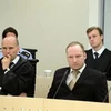 Bị cáo Anders Behring Breivik (phải) tại phiên tòa ngày 16/4. (Nguồn: AFP/TTXVN)