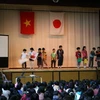 Các em nhỏ Nhật Bản tỏ ra hứng thú với đất nước và văn hóa Việt Nam. (Ảnh: Sơn Thắng/Vietnam+) 